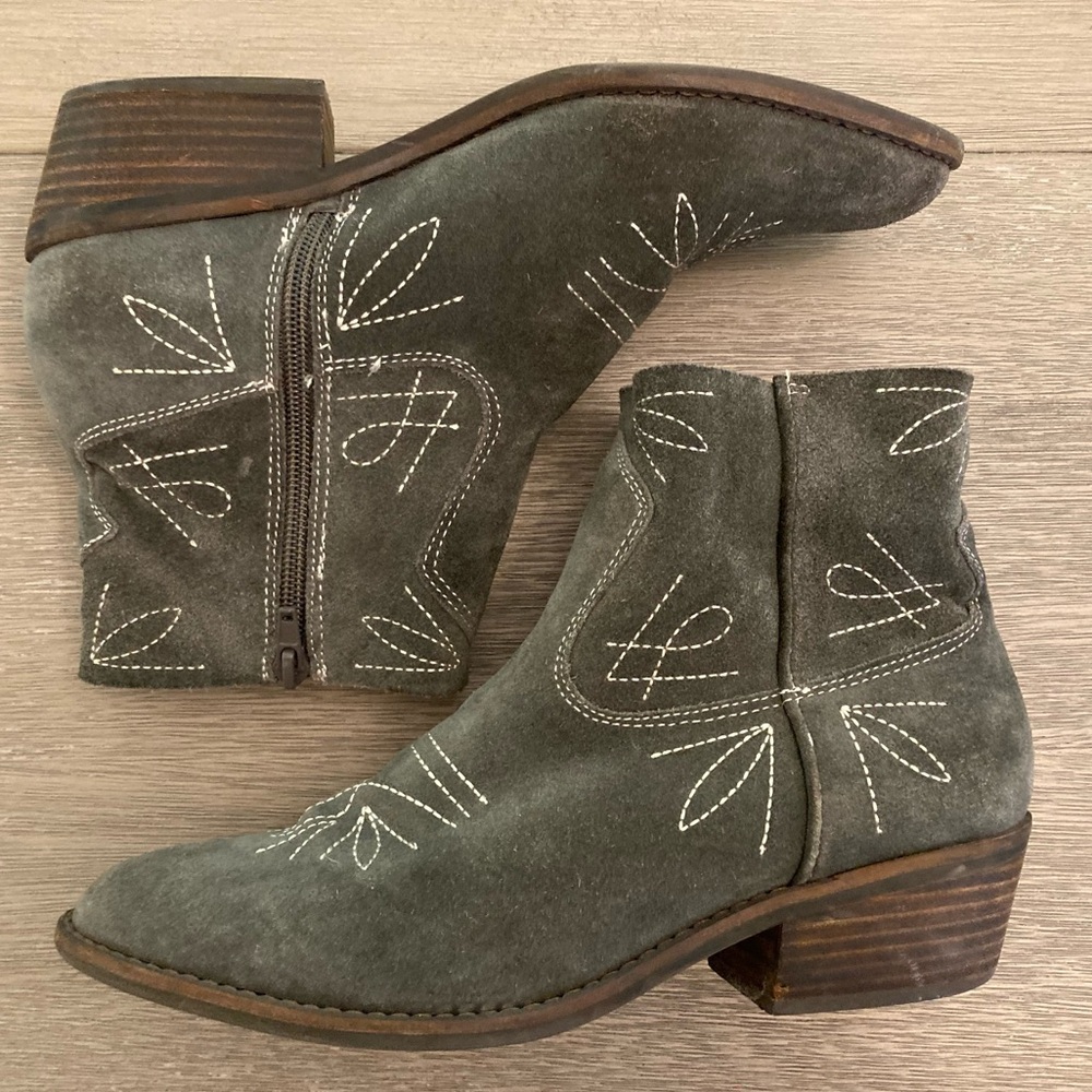 Lucky Brand heeled suede booties, gray w/ off white stitching, size 9